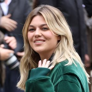Louane est de retour sur scène

Louane aux arrivées du défilé Miu Miu Collection Femme Prêt-à-Porter Printemps/Eté 2026 lors de la Fashion Week de Paris (PFW), au Conseil Économique, social et environnemental, Palais d'lena, à Paris, France. © Denis Guignebourg / Bestimage