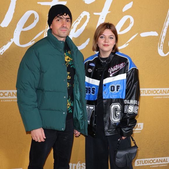 Louane Emera et son petit ami Florian Rossi assistent à la première de Cet Ete La qui se tient au Wepler à Paris, France, le 3 janvier 2023. Photo par David Boyer/ABACAPRESS.COM