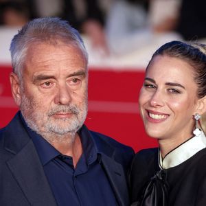 Le couple a officialisé son histoire le 24 octobre lors du Festival du film de Rome.

Luc Besson et Sarah Saldmann au Festival du film de Rome. © PacificPressAgency / Bestimage