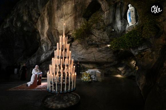 Le pape Leon XIV en visite à la Grotte de Massabielle pour un temps de prière lors de son voyage à Lourdes, le 26 septembre 2026.(Credit Image: © ANSA via ZUMA Press / Bestimage)