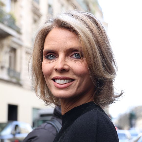 Sylvie Tellier a également dévoilé plusieurs clichés de vacances.

Sylvie Tellier - Les célébrités arrivent au défilé Stéphane Rolland à la Salle Pleyel, "Collection Haute Couture Printemps/Eté 2025" lors de la Fashion Week de Paris (PFW), le 28 janvier 2025.  © Denis Guignebourg / Bestimage