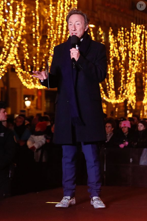 Stéphane Bern lors de l’émission "La grande soirée du 31 décembre de Paris" diffusée sur France 2 sur les Champs-Elysées à Paris, France, le 31 décembre 2024.  © Clovis-Tribeca/Bestimage