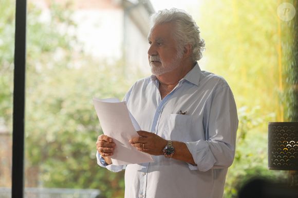 Roland Magdane - Jour 4 - Tournage de l'émission "Sketch Story" - Sketch "Chère Maman". Le 13 septembre 2022
© Christophe Clovis / Bestimage