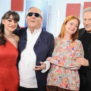 Ce dimanche, Michel Drucker animera un nouveau numéro de Vivement dimanche sur France 3.

Exclusif - Gilbert Montagne, son épouse Nikole, leur petite fille Elsa et Michel Drucker- Enregistrement de l'émission Vivement dimanche au studio Rive Gauche , présentée par Michel Drucker .
© Guillaume Gaffiot / Bestimage
