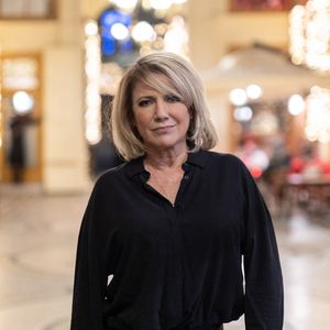 Natacha Amal garde le souvenir d'un homme "gentil" et "attentionné", loin de l'image qu'il pouvait renvoyer à la télévision.

Natacha Amal lors d'une dégustation au 15 Galerie Vivienne à Paris avec le soutien du vignoble Adef Résidences Château Sauman le 1er décembre 2025.

© Tiphaine Praud-Lebely / Bestimage