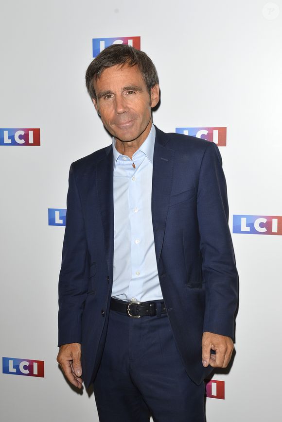 Et l'autre dans l'Aveyron, où il a hérité d'une maison de son arrière-grand-père.

David Pujadas lors du photocall de la conférence de rentrée de la chaine LCI à Boulogne Billancourt le 30 août 2017.
© Coadic Guirec / Bestimage