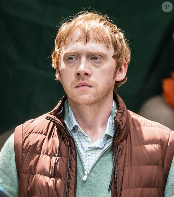 Rupert Grint ssur le plateau de "Servant" à Philadelphie, le 9 juin 2021.