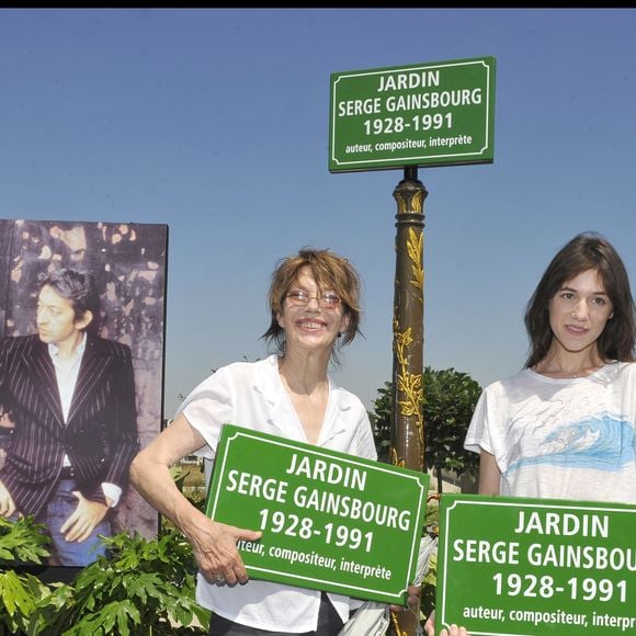 Charlotte Gainsbourg et Jane Birkin inaugurent le jardin Serge Gainsbourg, porte des Lilas, à Paris.

COADIC GUIREC / BESTIMAGE