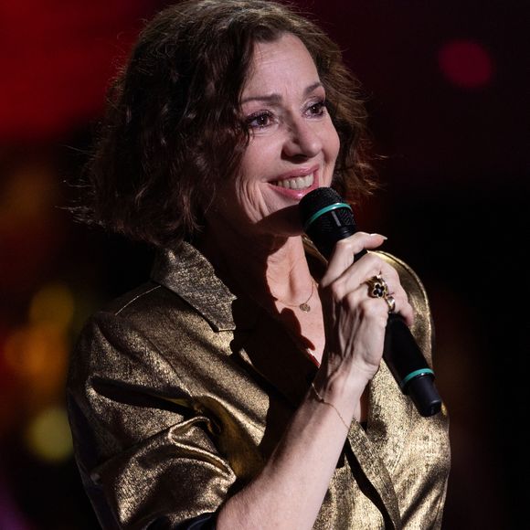Comme elle l'expliquait au "Parisien" : "On ne voulait pas qu'il ait à choisir entre un pays ou un autre. Avec cette maison à Nogent, il a des attaches partout".

Exclusif - Tina Arena lors de l'enregistrement de l'émission "La Boîte à secrets", présentée par F.Bollaert et diffusée le 23 janvier sur France 3, dans les studios du Lendit à Saint-Denis, France, le 16 décembre 2025. © Cyril Moreau/Bestimage
