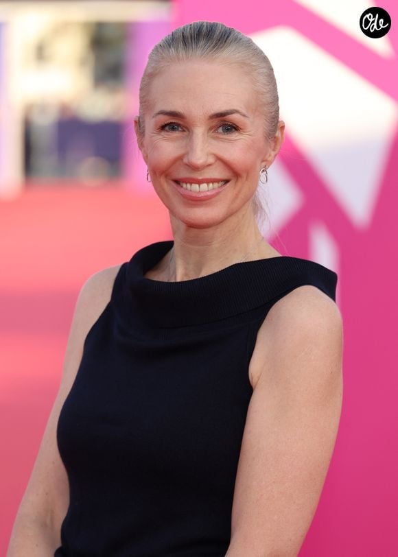En 2003, alors qu’elle devait jouer la nouvelle fiancée du commissaire incarné par Yves Rénier, elle a appris qu’elle attendait son premier enfant, James, avec Stéphane Porato.

Anne-Charlotte Pontabry (Cachou) - Tapis rouge pour la projection du film "Bugonia" lors du 51éme Festival du Cinema Américain de Deauville le 6 septembre 2025. © Denis Guignebourg/Bestimage