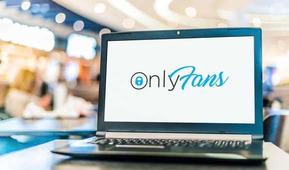 Sa disparition soulève désormais des interrogations quant à l’avenir de la plateforme, alors que des discussions autour d’une éventuelle cession étaient en cours.

Ordinateur portable affichant le logo d'OnlyFans, un service d'abonnement au contenu basé à Londres, Angleterre Photo by Alamy/ABACAPRESS.COM