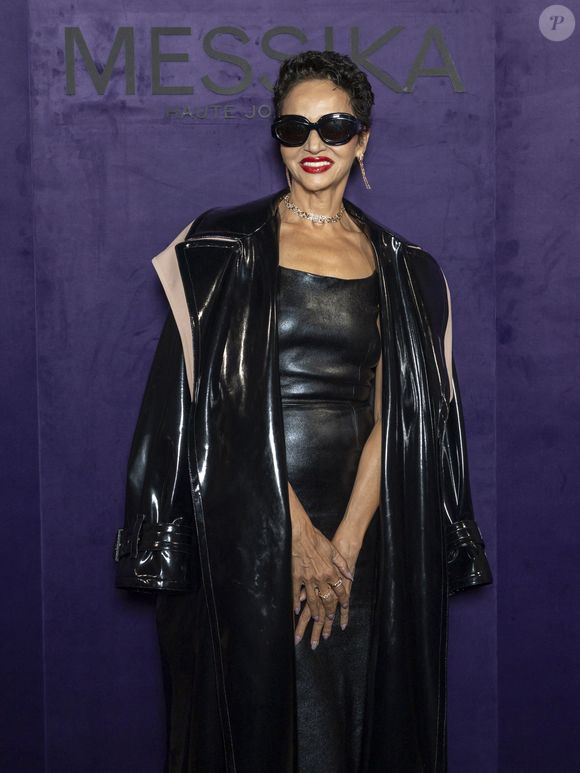 Farida Khelfa au photocall du défilé Messika Collection Femme Prêt-à-Porter Printemps/Eté 2026 lors de la Fashion Week de Paris (PFW), au Musée des Arts décoratifs, à Paris, France, le 13 octobre 2025. © Olivier Borde/Bestimage