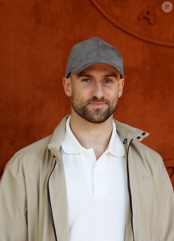 Sur Instagram, il s'apprête à révéler les secrets de ce changement physique. François Alu au village (jour 14) lors des Internationaux de France de Tennis de Roland Garros 2022 à Paris, France, le 4 juin 2022. © Dominique Jacovides/Bestimage