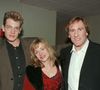 Cette addiction a profondément marqué la vie de Guillaume, jusqu’à le mener à plusieurs démêlés judiciaires et à l’isolement

Représentation unique contre le SIDA, Gérard Depardieu, Elisabeth Depardieu et Guillaume Depardieu. © Bestimage