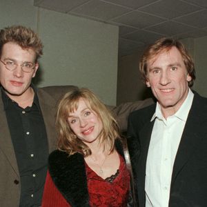 Cette addiction a profondément marqué la vie de Guillaume, jusqu’à le mener à plusieurs démêlés judiciaires et à l’isolement

Représentation unique contre le SIDA, Gérard Depardieu, Elisabeth Depardieu et Guillaume Depardieu. © Bestimage