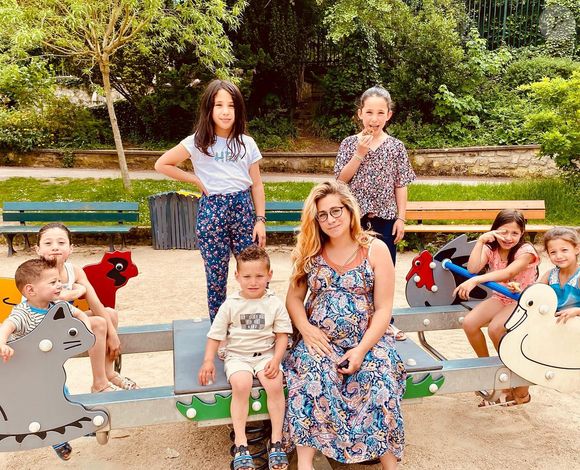 Emilie et Franck Fanich, à la tête d'une tribu de huit enfants dans "Familles nombreuses, la vie en XXL" sur TF1.