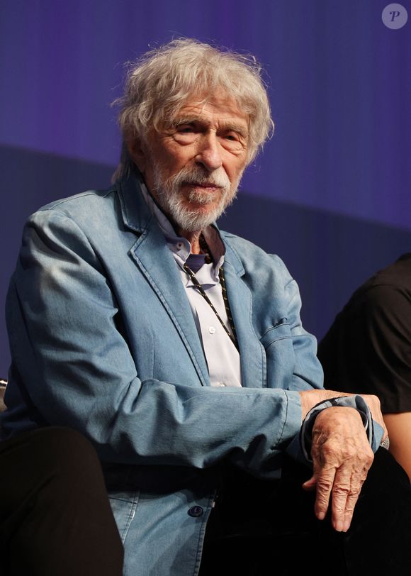 Exclusif - Pierre Richard sur scène lors de la présentation de son film "L'homme qui a vu l'ours qui a vu l'homme" au festival "Ciné Comédies" à Lens-Liévin, le 29 mai 2025.
© Denis Guignebourg/Bestimage