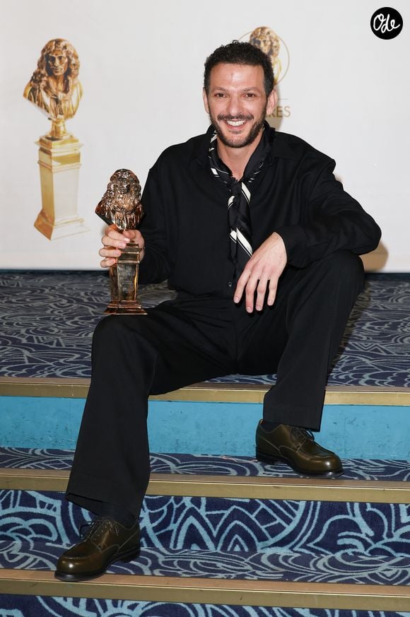 Cette nomination prolonge son histoire avec Canal+, où il a débuté en 2014 dans Le Supplément avant de jouer dans La Flamme.

Vincent Dedienne (Molière du Comédien dans un spectacle de Théâtre privé) - 35ème cérémonie des Molières aux Folies Bergère à Paris le 6 mai 2024. © Coadic Guirec / Bestimage