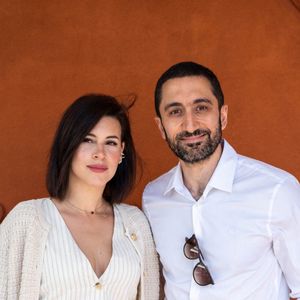 S'il s'est lancé dans la recherche d'une technique pour éviter ces fringales nocturnes, le médecin a surtout pu compter sur son épouse. Souailla semble en effet posséder deux qualités indispensables dans ce genre de cas, comme il le fait savoir avec fierté. 


Jimmy Mohamed et sa femme Souailla Mohamed, à Roland-Garros