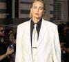 L'actrice s'est en effet livrée sur ses secrets d'éducation vis-à-vis de ses trois enfants et l'attention primordiale qu'elle leur porte.

Sharon Stone défile pour Vêtements "Collection Homme Prêt-à-Porter Printemps/Eté 2027" lors de la Fashion Week de Paris (PFW) le 26 juin 2026.
© Florian Lavielle/Bestimage