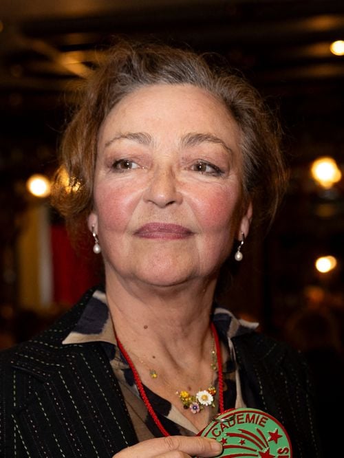 "Ça l'a laissée sur le carreau" : Un mois après le départ de sa soeur Dominique, Catherine Frot explique ce qu'il s'est passé