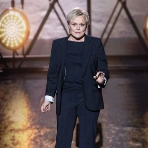 Ce nouveau one-woman show s'intitulera "Infiniment Robin"

Exclusif - Muriel Robin pour les surprises de J.P Castaldi, C.Lara et F.X.Demaison lors de l'enregistrement de l'émission "La Boîte à secrets", présentée par F.Bollaert et diffusée le 9 janvier 2026 sur France 3, dans les studios du Lendit à Saint-Denis, France, le 2 décembre 2025. © Cyril Moreau/Bestimage