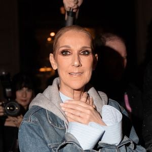 Céline Dion rentre à son hôtel après avoir chanté lors de la cérémonie d'ouverture et est accueillie à l'hôtel Royal Monceau avec des ballons en forme de cœur, avant d'aller saluer ses fans, à Paris, en France, le 26 juillet 2024. Photo de Josh Osuna/Splash News/ABACAPRESS.COM