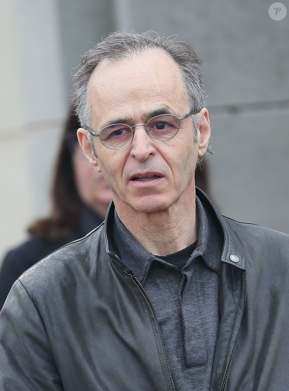 Jean-Jacques Goldman lors des obsèques de Véronique Colucci au cimetière communal de Montrouge, le 12 avril 2018.