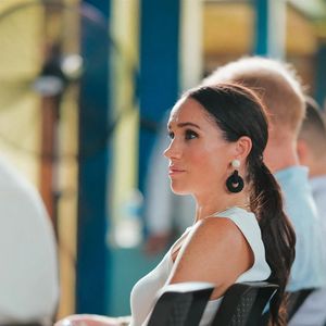Pour lui, Meghan Markle s'est mal comportée avec les employés de Windsor et il était en son devoir d'en informer les médias.

Meghan Markle lors d'un sommet en alliance avec la Fondation Archewell et Luminate à Bogota, le premier jour de leur visite de 4 jours en Colombie.

Photo : Backgrid USA / Bestimage