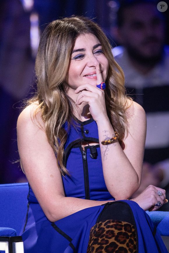 Exclusif - Julie Zenatti lors de l'enregistrement de l'émission "La Boîte à secrets", présentée par F.Bollaert et diffusée le 2 janvier 2026 sur France 3, dans les studios du Lendit à Saint-Denis, France, le 1er décembre 2025. © Cyril Moreau/Bestimage