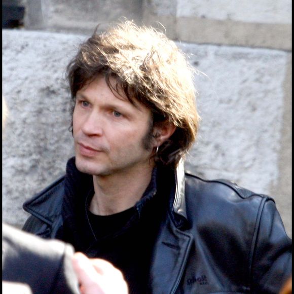 Bertrand Cantat aux obsèques d'Alain Bashung en 2009 à l'église de Saint-Germain-des-Près.

Photo : Agence / Bestimage