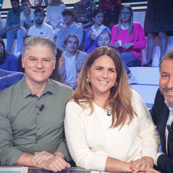 Exclusif - Kelly Vedovelli, Jacques Cardoze, Valérie Bénaïm, Bernard Montiel - Sur le plateau de l'émission TPMP (Touche Pas à Mon Poste) présentée en direct par C.Hanouna et diffusée sur C8 le 4 décembre 2023. © Jack Tribeca / Bestimage
