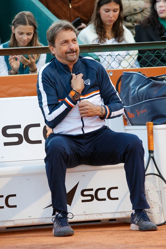" Donc s'il vous plaît, réfléchissez, mettez les passionnés en bas moi je l'ai vécu avec les jeux olympiques, c'était exceptionnel."

Match Exhibition - Henri Leconte lors de la cérémonie d'ouverture du Tournoi de Tennis ATP Challanger 175, le 11 mai 2025, à la Villa Primerose de Bordeaux. © Jean-Marc Lhomer/Bestimage