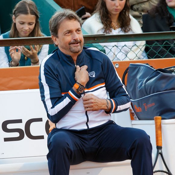 " Donc s'il vous plaît, réfléchissez, mettez les passionnés en bas moi je l'ai vécu avec les jeux olympiques, c'était exceptionnel."

Match Exhibition - Henri Leconte lors de la cérémonie d'ouverture du Tournoi de Tennis ATP Challanger 175, le 11 mai 2025, à la Villa Primerose de Bordeaux. © Jean-Marc Lhomer/Bestimage