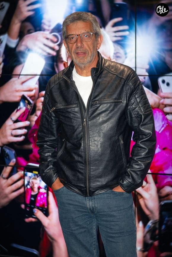 "Je savais pas ma fréquence cardiaque", précise-t-il. Il ajoute être parti plus tard que prévu, alors que les températures étaient élevées.

Michel Cymes - Avant-première du film "The Giaccomo" au cinéma UGC Ciné Cité Les Halles à Paris le 8 juin 2026. © Florian Lavielle/Bestimage