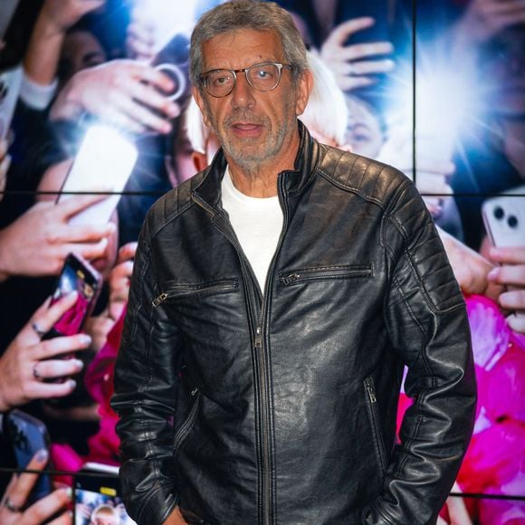 "Je savais pas ma fréquence cardiaque", précise-t-il. Il ajoute être parti plus tard que prévu, alors que les températures étaient élevées.

Michel Cymes - Avant-première du film "The Giaccomo" au cinéma UGC Ciné Cité Les Halles à Paris le 8 juin 2026. © Florian Lavielle/Bestimage