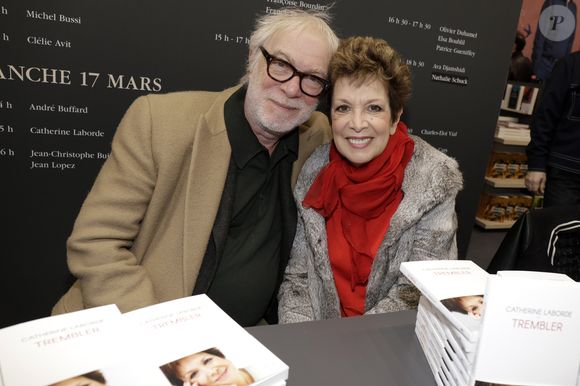 Qui a fini par accepter de redonner une chance à leur amour. La vie lui a prouvé qu'elle a eu raison de s'écouter. 
Catherine Laborde et son mari Thomas Stern - Salon du livre de Paris le 16 mars 2019. © Cédric Perrin/Bestimage