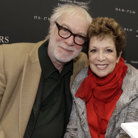 Qui a fini par accepter de redonner une chance à leur amour. La vie lui a prouvé qu'elle a eu raison de s'écouter. 
Catherine Laborde et son mari Thomas Stern - Salon du livre de Paris le 16 mars 2019. © Cédric Perrin/Bestimage
