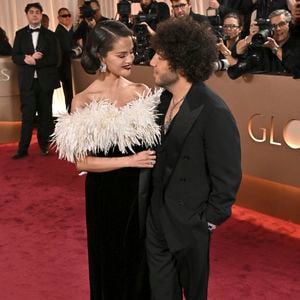 Selena Gomez et son mari Benny Blanco au photocall de la cérémonie des 83ème Golden Globes Awards à l'hôtel The Beverly Hilton de Los Angeles, Californie, Etats-Unis, le 11 janvier 2026. © Starbuck-Skupin/Action Press/Bestimage
