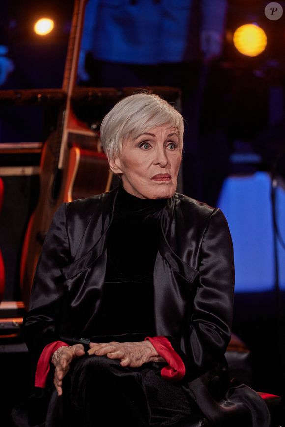 Exclusif - Nicole Croisille - Enregistrement de l'émission "Allez viens je t'emmène…Au Music Hall" au Studio Gabriel à Paris, qui sera diffusée le 28 mai sur France 3. Le 6 avril 2021 © Cyril Moreau / Bestimage