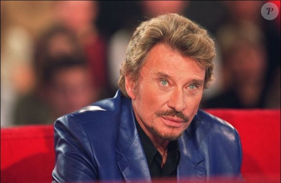 Johnny Hallyday invité de l'émission "Vivement dimanche" le 5 décembre 2002. © DANIEL ANGELI / BESTIMAGE