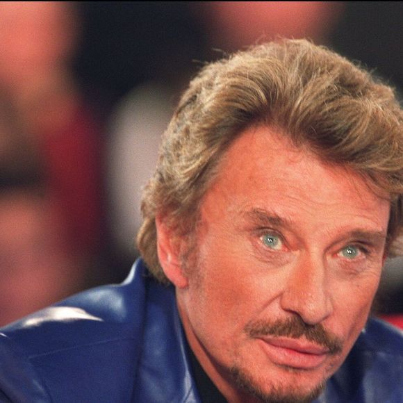 Johnny Hallyday invité de l'émission "Vivement dimanche" le 5 décembre 2002. © DANIEL ANGELI / BESTIMAGE
