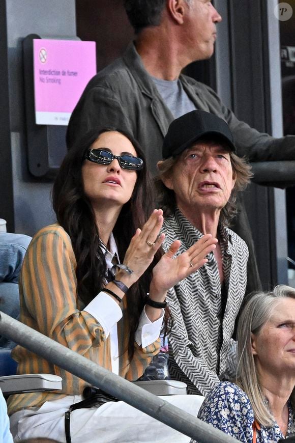 Mick Jagger et sa compagne Melanie Hamrick assistent aux épreuves d'athlétisme lors des Jeux Olympiques de Paris2024 (JO), le 8 août 2024.
© Perusseau-Jacovides / Bestimage