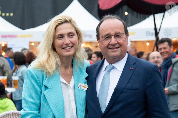 Julie Gayet et Francois Hollande assistent au concert de Zaho de Sagazan lors du 3eme Festival Soeurs Jumelles a Rochefort, France le 30 Juin, 2023. Photo by Aurore Marechal/ABACAPRESS.COM