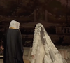 La princesse Nouf a choisi une robe Dolce & Gabbana accompagnée d’un voile cathédrale d’une longueur vertigineuse.

La princesse Nouf porte une robe Dolce & Gabbana pour son mariage avec le prince Nawaf ben Fahad Al Faisal Al Farhan via Instagram @arabianroyalagency