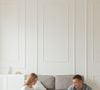 La simple déconnexion avec le rythme quotidien permet aux plus jeunes de retrouver des parents véritablement disponibles.
