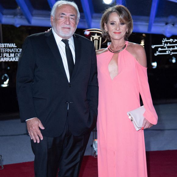 C'est aussi au Maroc que Dominique Strauss-Kahn a tissé des liens personnels et d'affaires avec le roi Mohammed VI.
Le Roi du Maroc Mohammed VI honore le Directeur Général du Fonds Monétaire International (FMI) Dominique Strauss-Kahn lors de la célébration du 9ème anniversaire de la Fête du Trône, à Fès, Maroc, le 30 juillet 2008. Photo Balkis Press/ABACAPRESS.COM