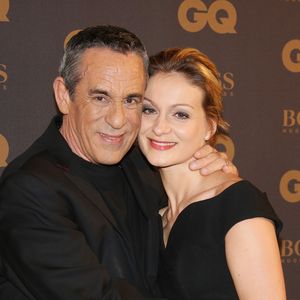 Thierry Ardisson et sa femme Audrey Crespo-Mara - Photocall de la cérémonie des "GQ 2015, Les Hommes de l'Année" au Shangri-La Hotel à Paris, le 25 janvier 2016. © Denis Guignebourg/Bestimage