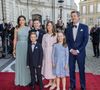 Alors que le roi Frederik (57 ans) et la reine Mary (53 ans) étaient vêtus de costumes folkloriques traditionnels des îles Féroé, la princesse Josephine avait elle aussi fière allure dans un caban bleu marine, un pull rouge et un pantalon gris.
Le prince Frederik de Danemark, la princesse Mary, leurs enfants le prince Christian, la princesse Isabella, le prince Vincent et la Princesse Josephine - Dîner donné par la reine M. de Danemark à l'occasion des 50 ans du prince J. de Danemark au château de Amalienborg à Copenhague @Bestimage