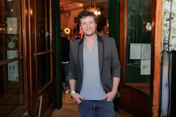 Jonathan Dassin lors de la soirée de l'été littéraire et musical aux Deux Magots à Paris le 27 juin 2022.

© Jack Tribeca / Bestimage